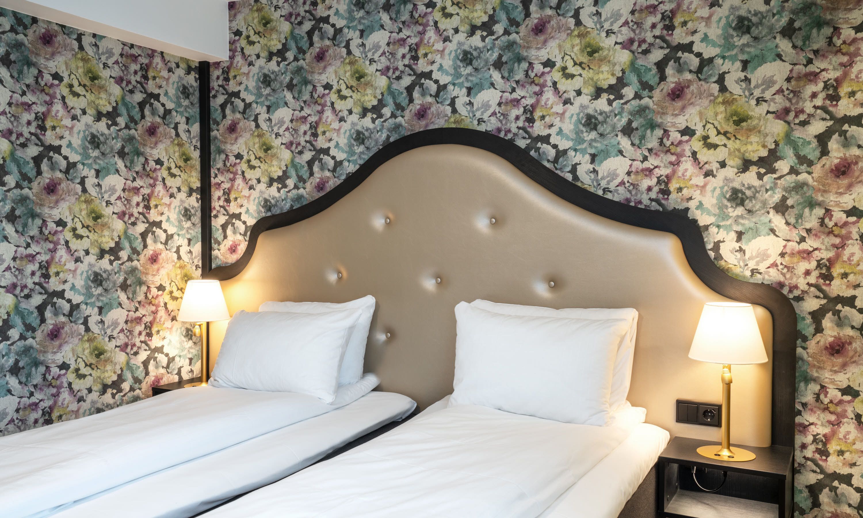 standard twin room, non smoking | premium bedding, pillow-top beds, minibar, in-room safe