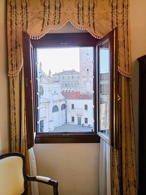 In-room safe, individually decorated, individually furnished, desk - Hotel Scandinavia - Relais (Venice)