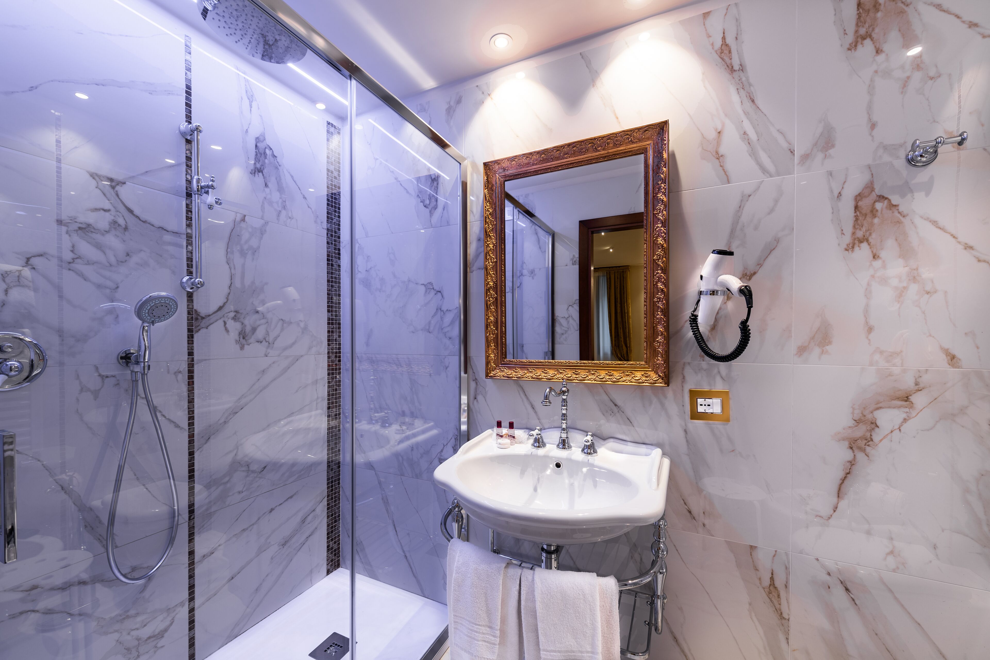 combined shower/bathtub, free toiletries, hair dryer, towels