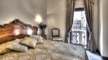 Doppia Standard, balcone | Una cassaforte in camera, con stile personalizzato
