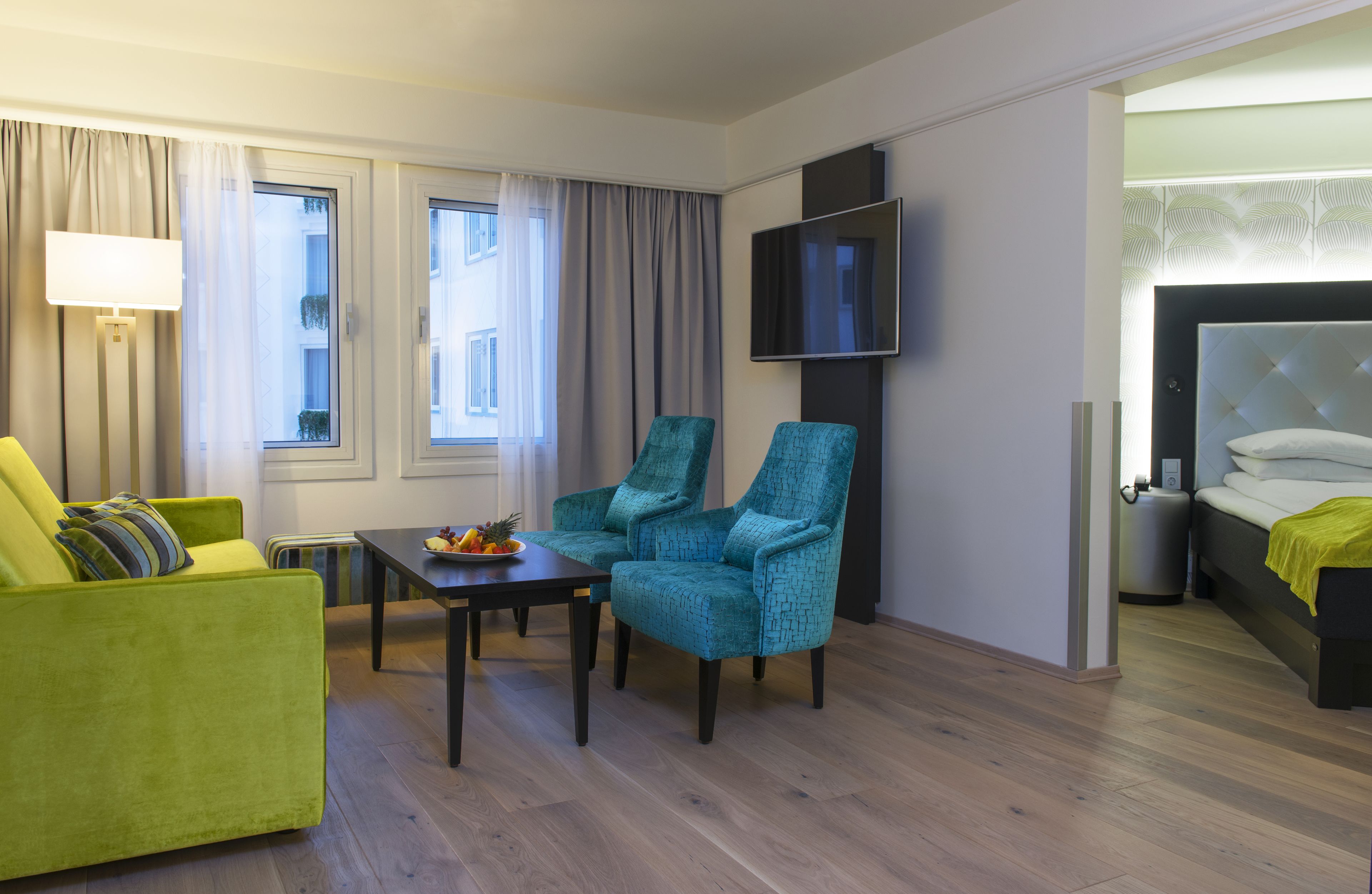 business room, non smoking | desk, laptop workspace, soundproofing, iron/ironing board