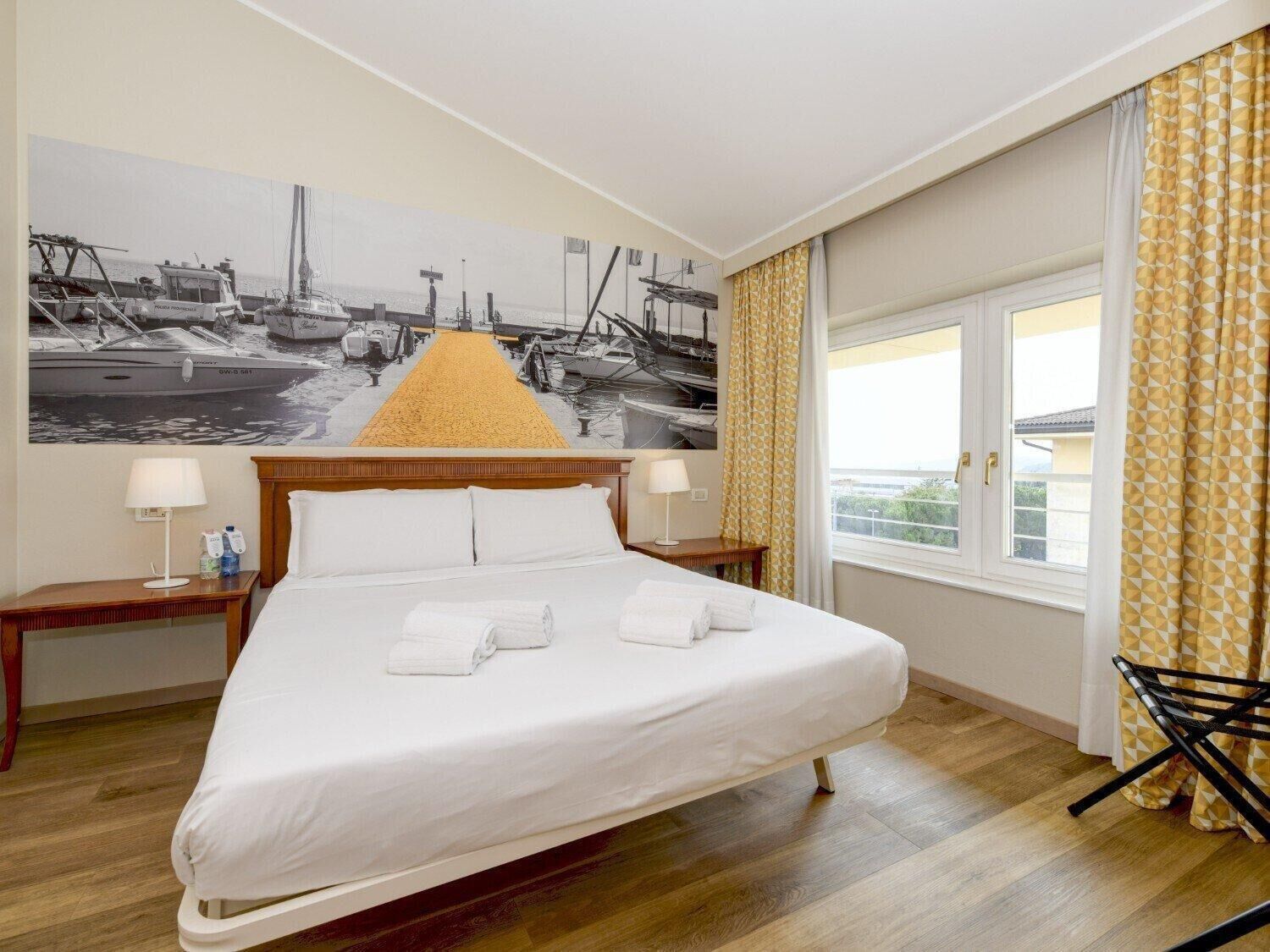 Junior-Suite, Nichtraucher | Betten mit Memory-Foam-Matratzen, Zimmersafe, Schreibtisch