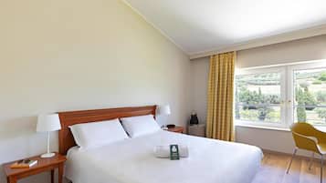 Standard Double Room, Non Smoking | 1 bedroom, memory foam beds, in-room safe, desk