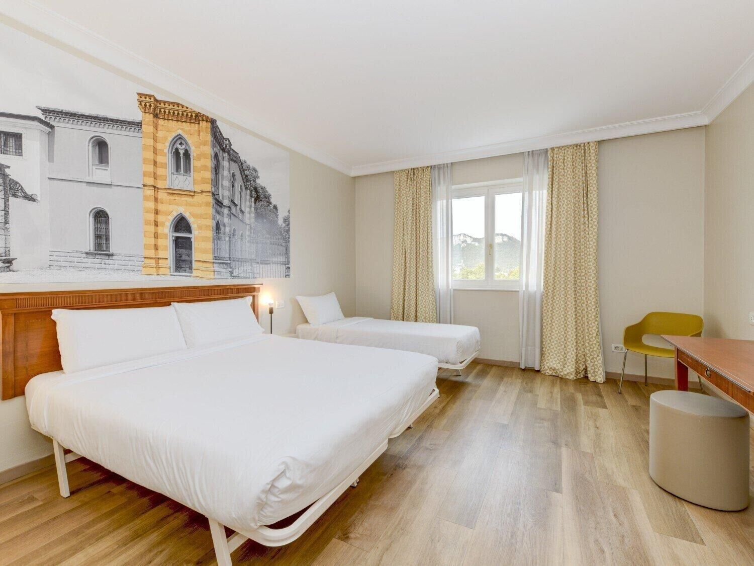 標準三人房, 非吸煙房 | 記憶床墊、客房內保險箱、書桌、隔音