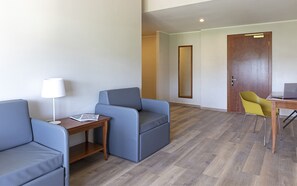 Standard Quadruple Room, Non Smoking | 1 bedroom, memory foam beds, in-room safe, desk