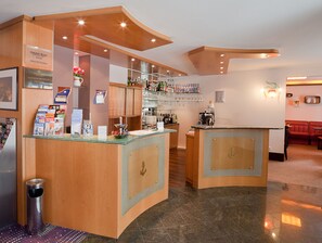 Reception - Hotel Hanseport Hamburg (Hamburg)