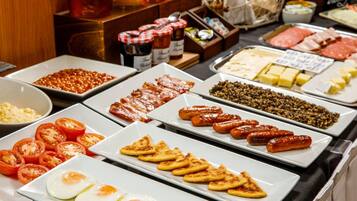 Desayuno buffet diario (GBP 17.95 por persona)
