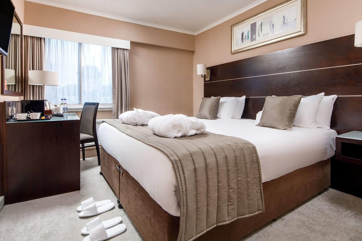 Privilege, Double Room, 1 Double Bed | In-room safe, desk, iron/ironing board, free WiFi