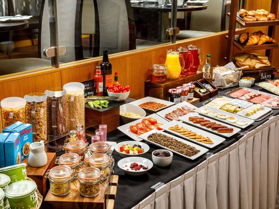 Café da manhã com buffet todos os dias mediante uma taxa