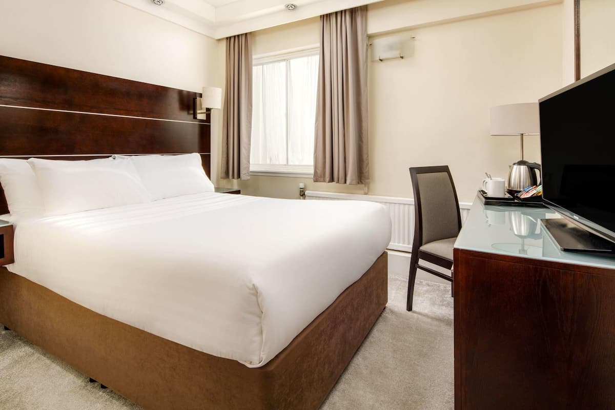 Classic Double Room, 1 Double Bed | In-room safe, desk, iron/ironing board, free WiFi