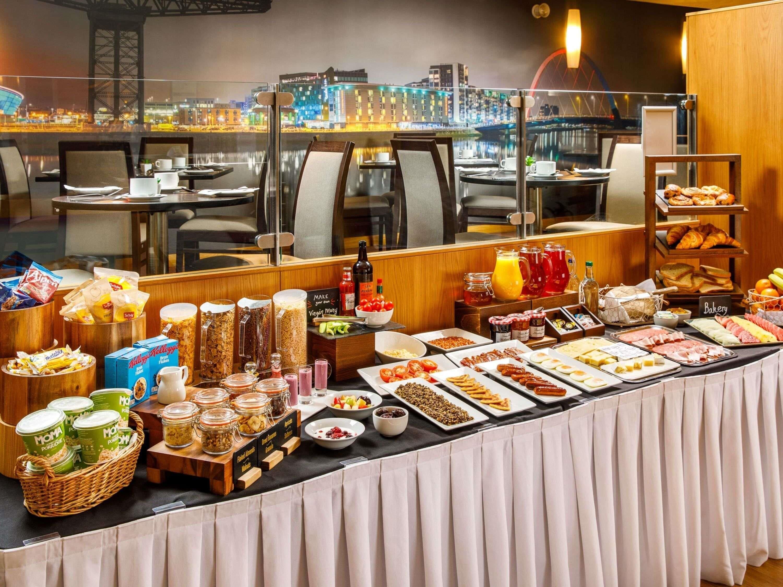 Daily buffet breakfast (GBP 17.95 per person)
