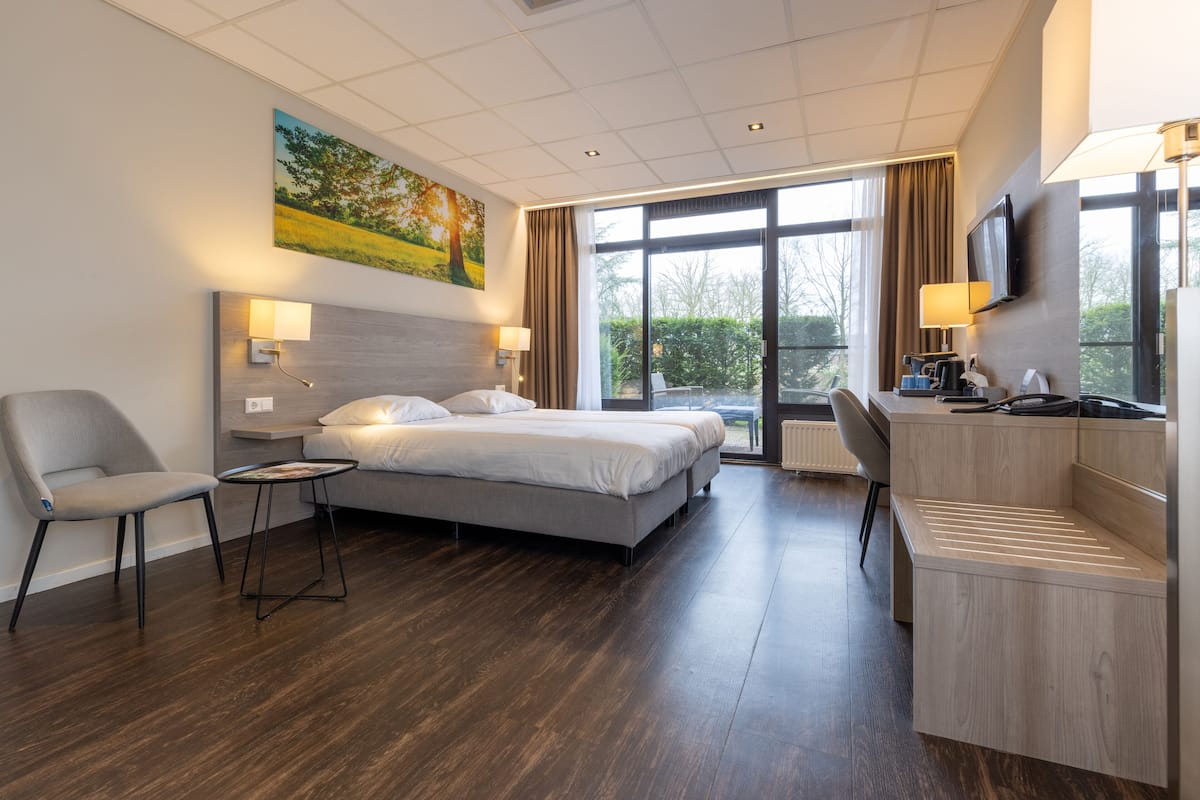 Double Room, Accessible | Desk, free WiFi, bed sheets