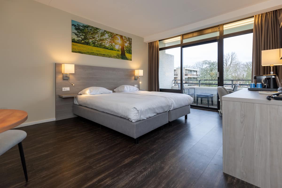 Junior Suite | Desk, free WiFi, bed sheets