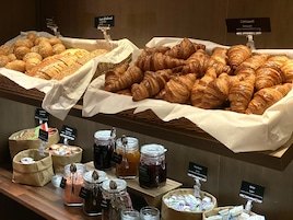 Desayuno buffet todos los días (con cargo)