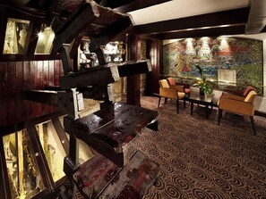 Breakfast and dinner served