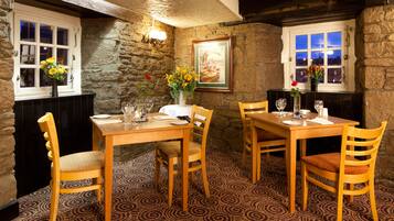 Daily full breakfast (GBP 12 per person)