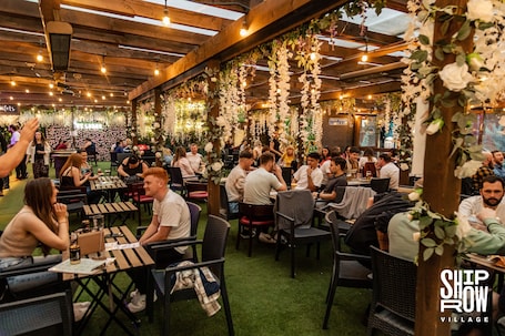 Bar (na propriedade). Aberdeen Douglas Hotel