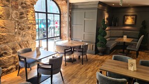 Lunch and dinner served - Aberdeen Douglas Hotel (Aberdeen)