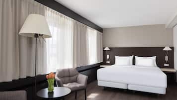 Coffres-forts dans les chambres, bureau, draps fournis