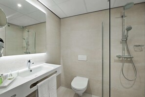 Shower, eco-friendly toiletries, hair dryer, towels - NH Noordwijk Conference Centre Leeuwenhorst (Noordwijkerhout)