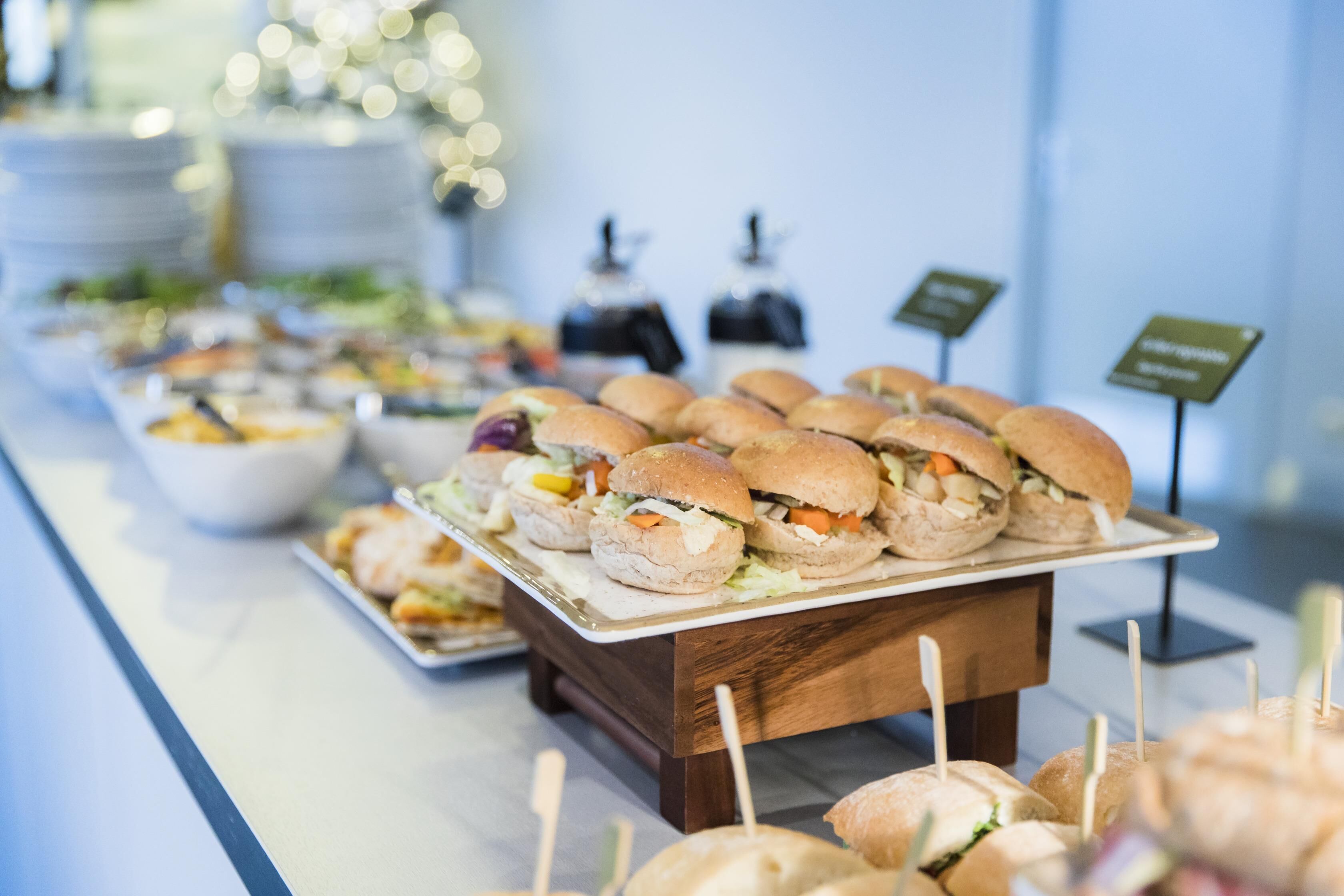 Petit déjeuner buffet servi tous les jours en supplément