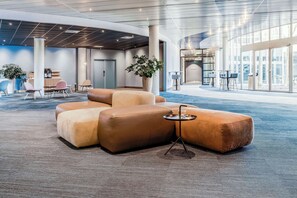 Coin salon dans le hall