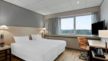 Coffres-forts dans les chambres, bureau, draps fournis