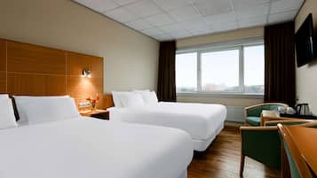 Coffres-forts dans les chambres, bureau, draps fournis