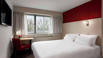 Standard Room (Small) | In-room safe, desk, bed sheets