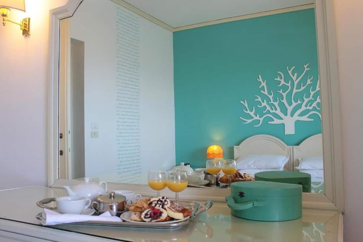 Minibar, in-room safe, desk, blackout curtains