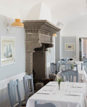 2 restaurants, breakfast, lunch, dinner served; Italian cuisine - Sunbay Park Hotel (Civitavecchia)