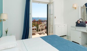 Minibar, in-room safe, desk, blackout drapes - Sunbay Park Hotel (Civitavecchia)