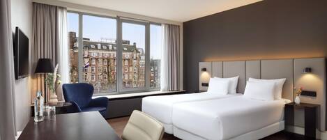 Minibar, caja fuerte, escritorio y cunas gratuitas