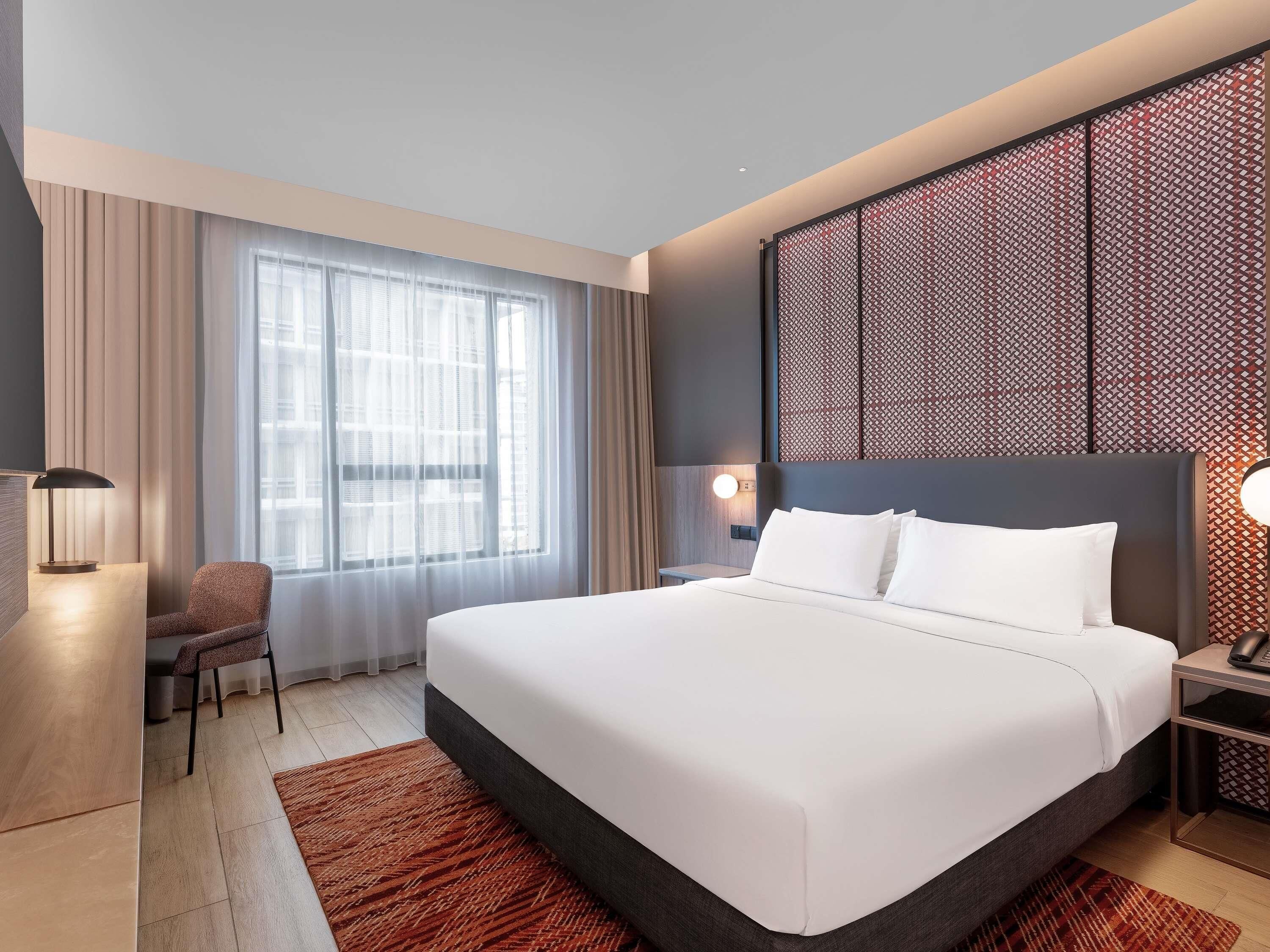 Superior Room, 1 King Bed | Minibar, in-room safe, desk, laptop workspace