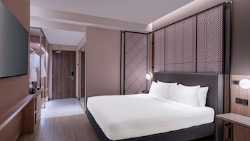 Quarto superior, 1 cama King | Frigobar, cofres nos quartos, escrivaninha