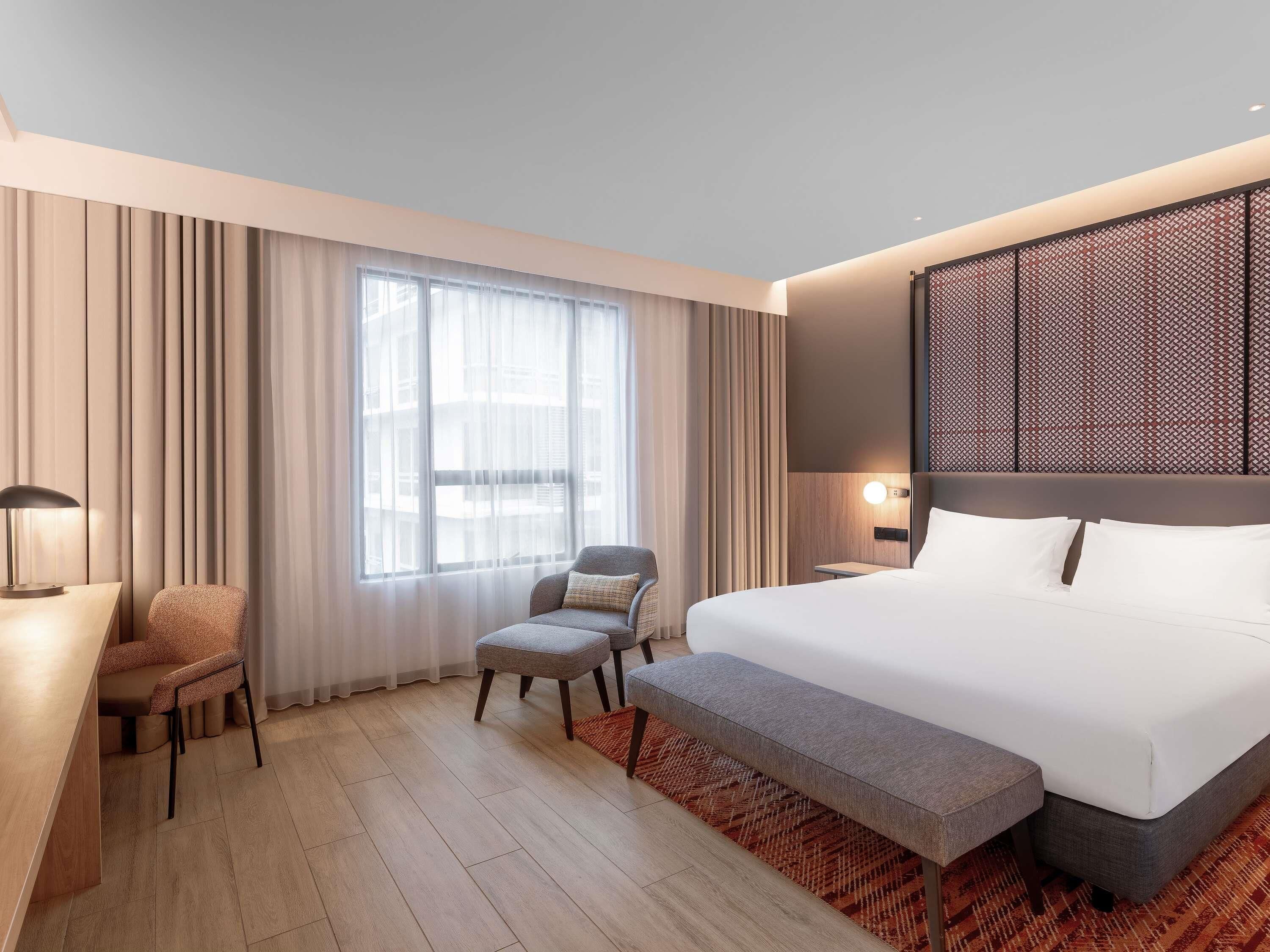Deluxe Room, 1 King Bed, City View | Minibar, in-room safe, desk, laptop workspace