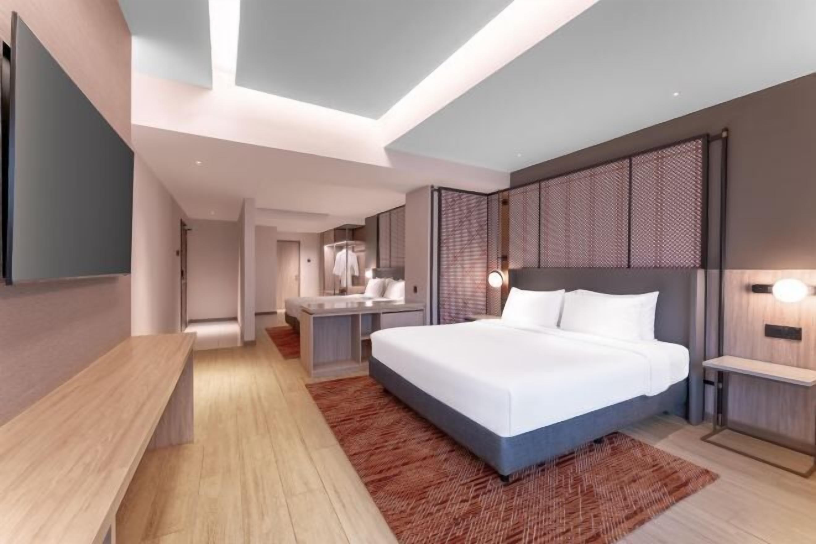 Minibar, in-room safe, desk, laptop workspace