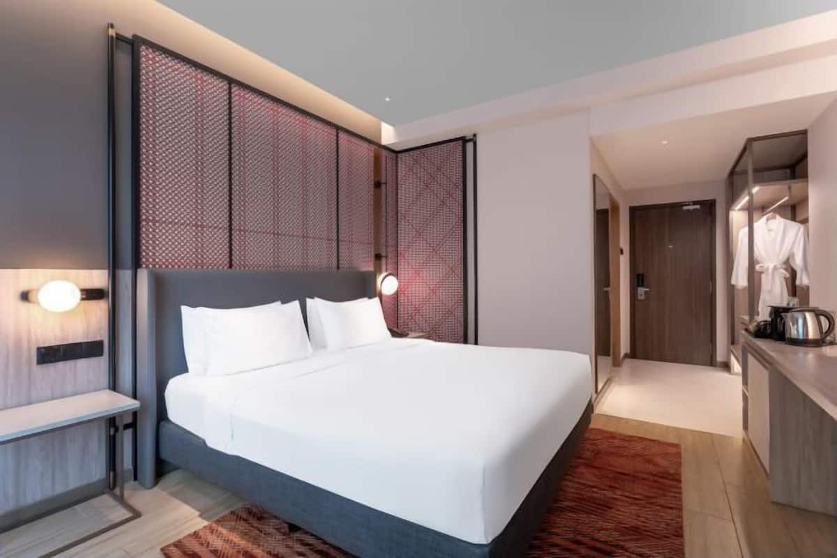 Minibar, in-room safe, desk, laptop workspace