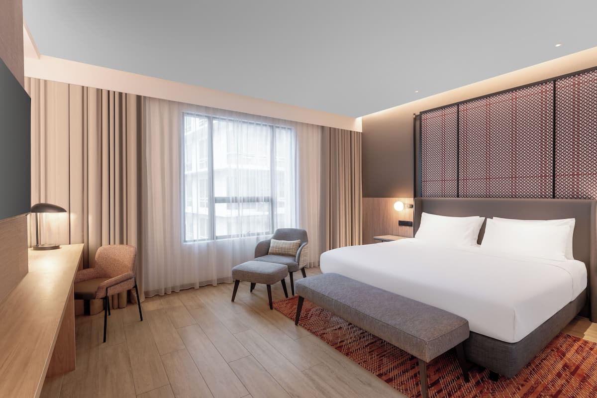 豪華客房, 1 張特大雙人床, 城市景觀 | 迷你吧、客房內保險箱、書桌、筆電工作空間