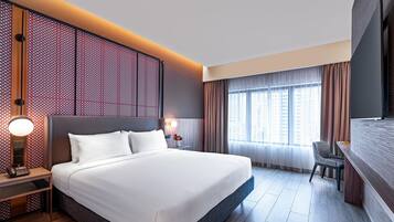 Superior Room, 1 Katil Raja (King) | Bar mini, peti besi dalam bilik, meja, ruang kerja komputer riba