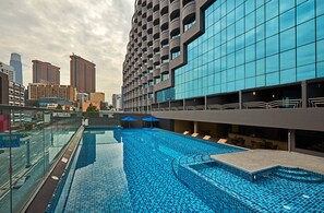 Outdoor pool, sun loungers