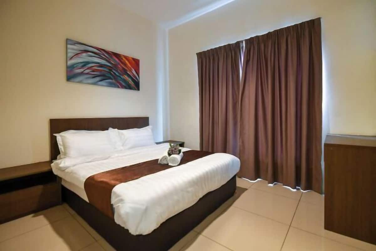 In-room safe, desk, iron/ironing board, free WiFi