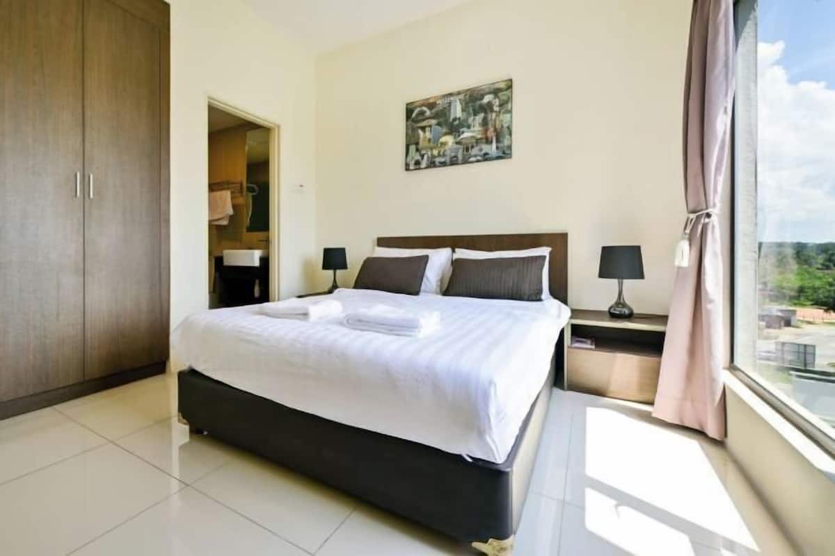 In-room safe, desk, iron/ironing board, free WiFi