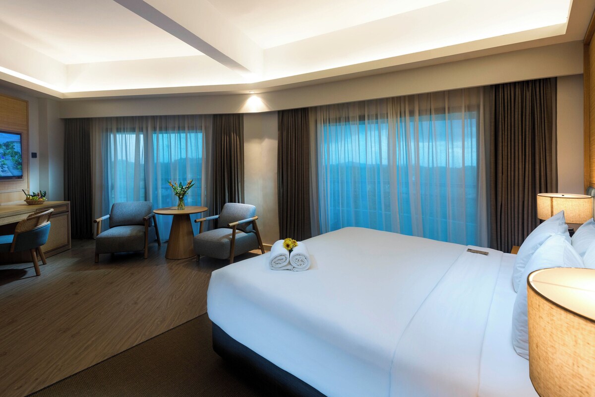In-room safe, desk, iron/ironing board, free WiFi