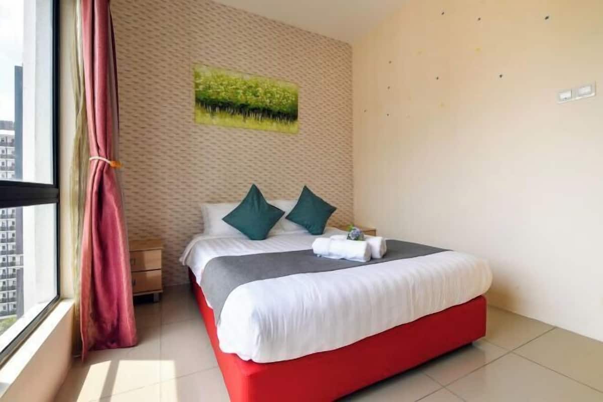 In-room safe, desk, iron/ironing board, free WiFi