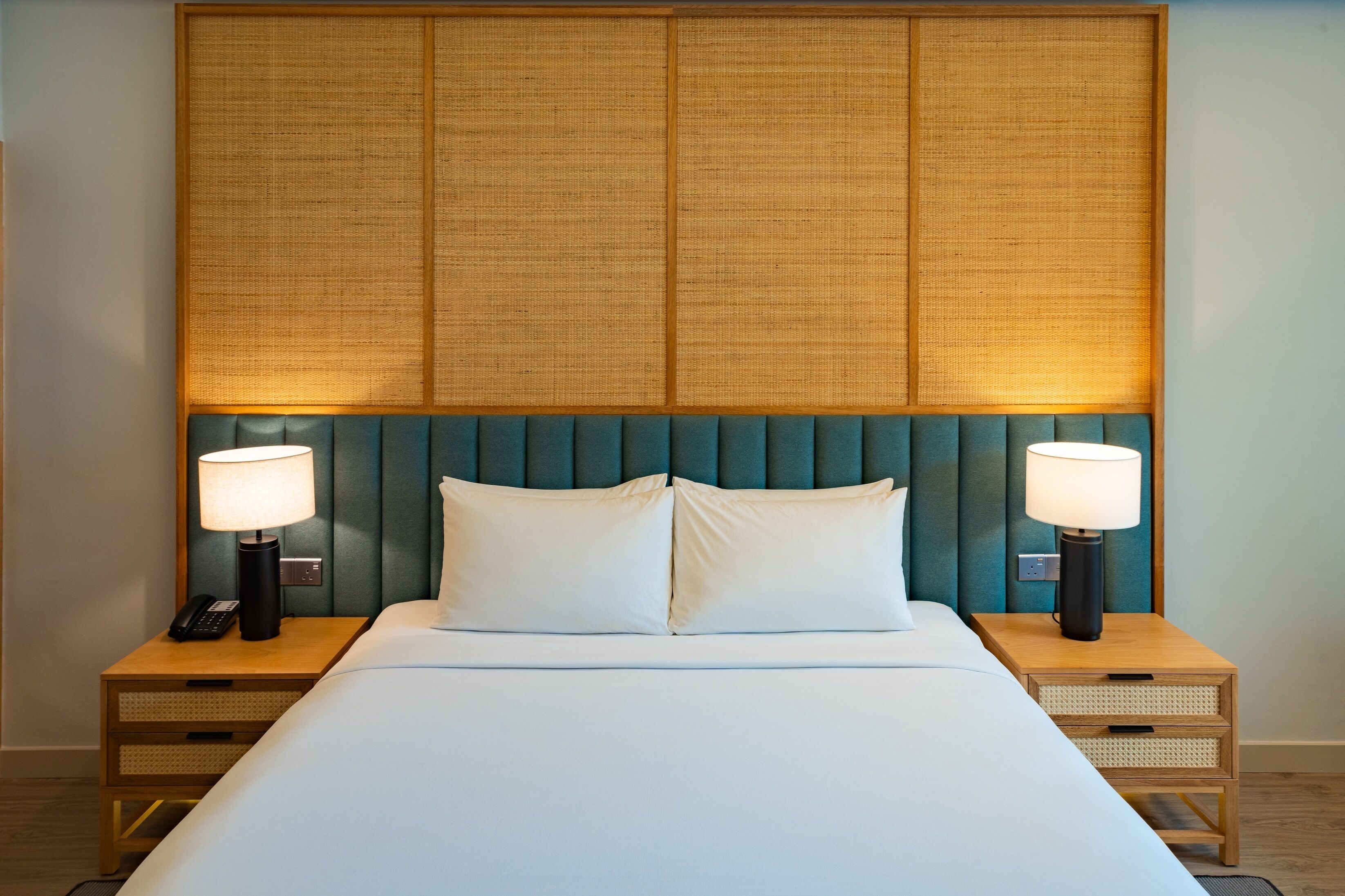 Coffres-forts dans les chambres, bureau, fer et planche à repasser