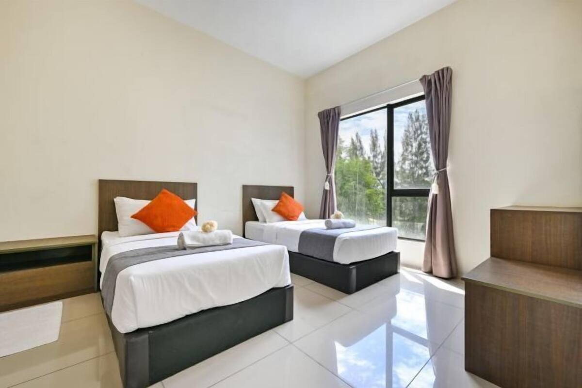 In-room safe, desk, iron/ironing board, free WiFi