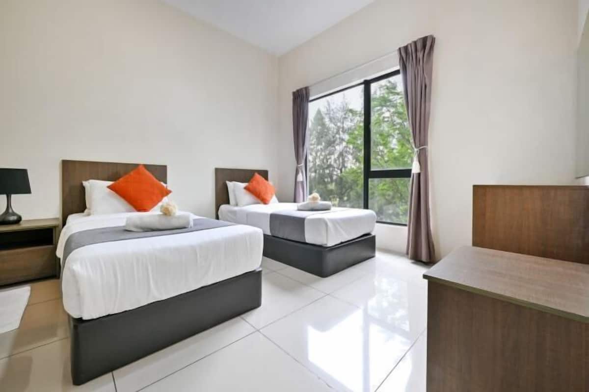 In-room safe, desk, iron/ironing board, free WiFi