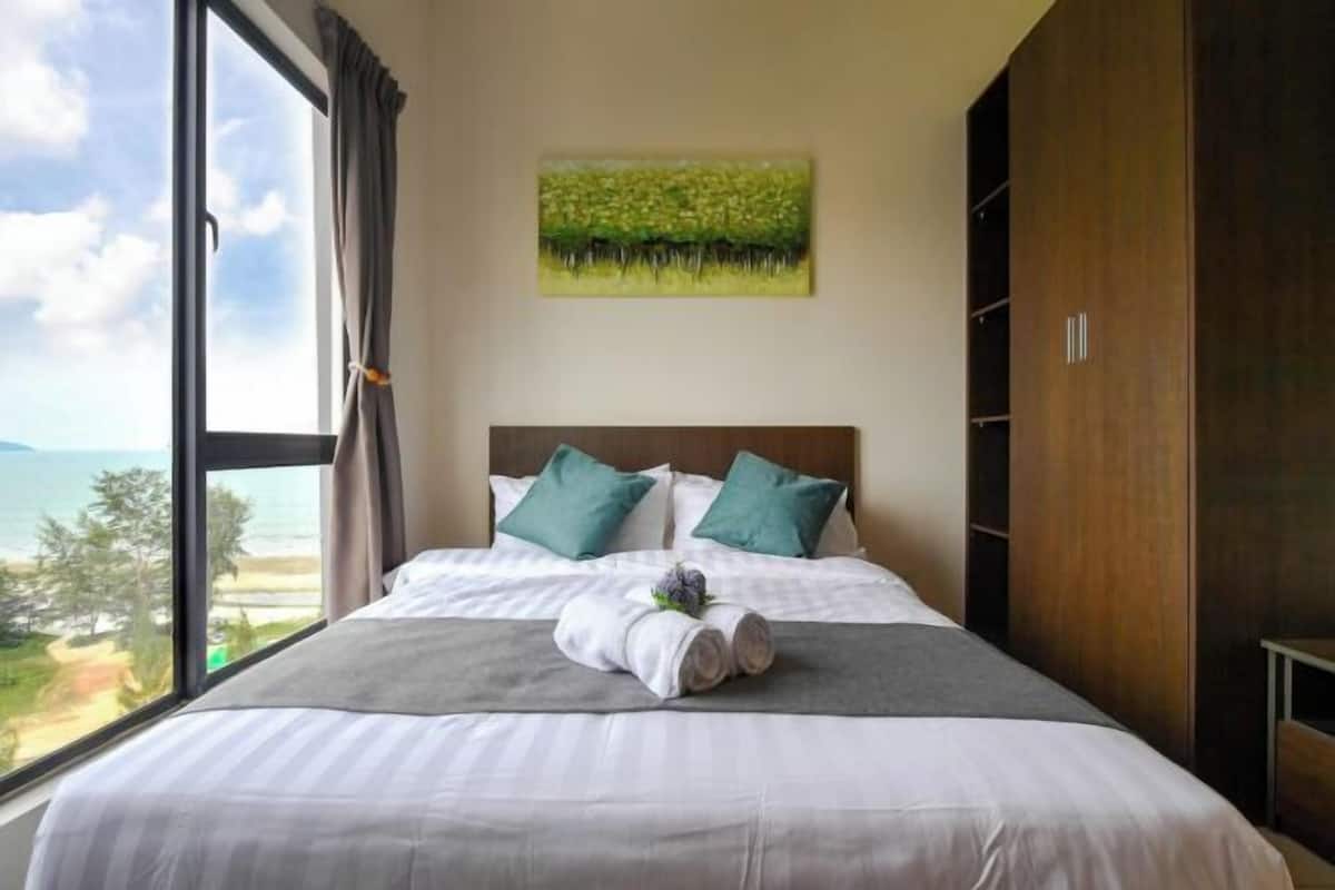 In-room safe, desk, iron/ironing board, free WiFi