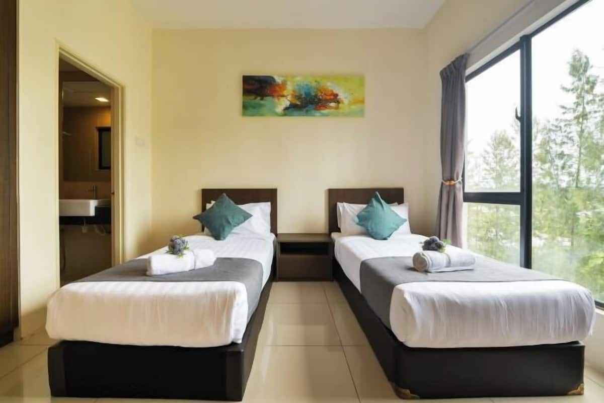 In-room safe, desk, iron/ironing board, free WiFi